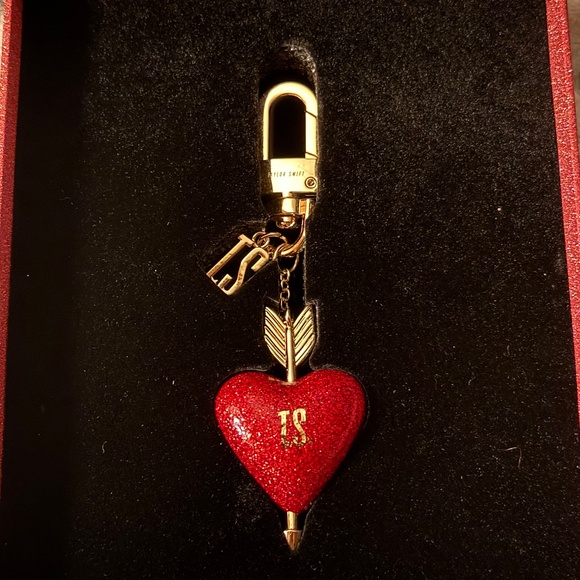 Taylor Swift The Life of a Showgirl Wooden Heart Keychain - Picture 2 of 2